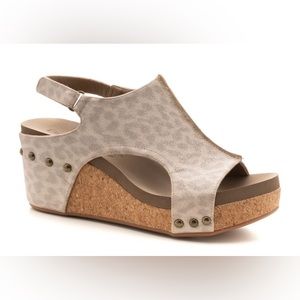 NWOT Corkys Nude Leopard Wedge